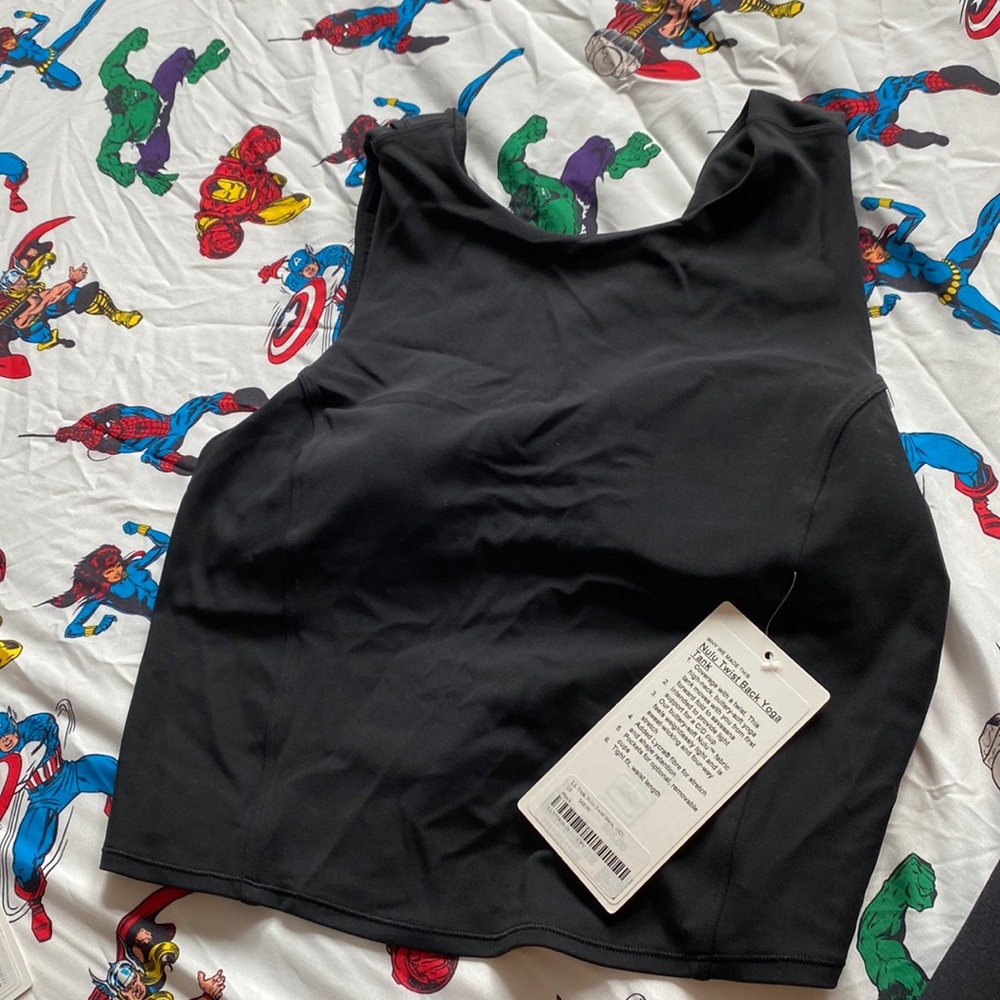 NWT Lululemon new Lou twist back Yoga tank size 10 black